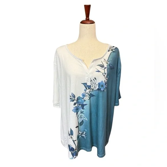 Women’s Plus Floral V-Neck Short Sleeve Loose Fit Knit Top. Blue White 3X #1511 - Picture 2 of 7